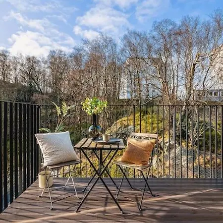 Large Seafront Penthouse Apt! Private Roof Terrace