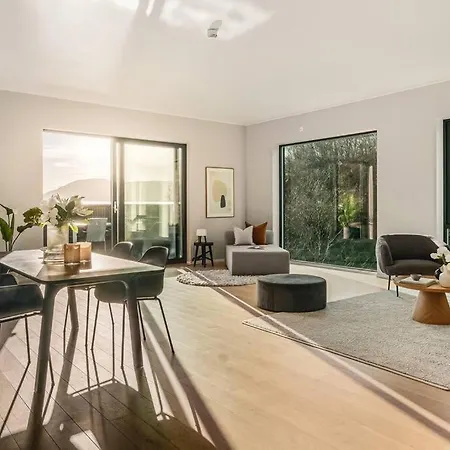 Large Seafront Penthouse Apt! Private Roof Terrace 酒店 *