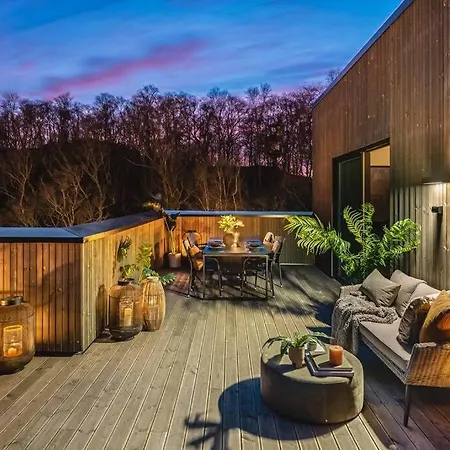 Large Seafront Penthouse Apt! Private Roof Terrace 酒店 卑爾根