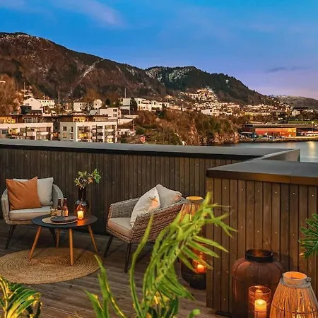 Large Seafront Penthouse Apt! Private Roof Terrace Bergen