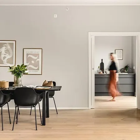 Large Seafront Penthouse Apt! Private Roof Terrace * 卑爾根