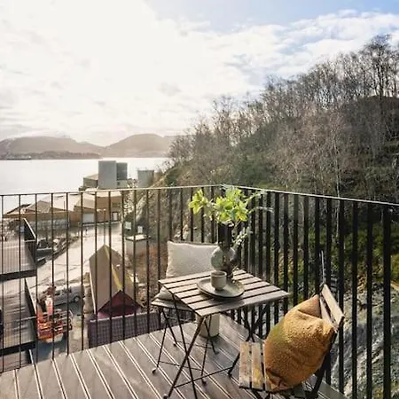 Large Seafront Penthouse Apt! Private Roof Terrace * Bergen