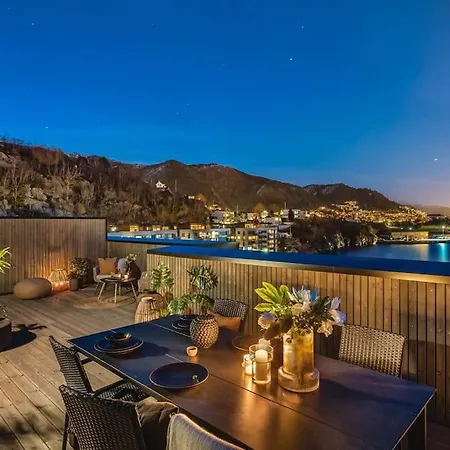 Large Seafront Penthouse Apt! Private Roof Terrace Hotel *