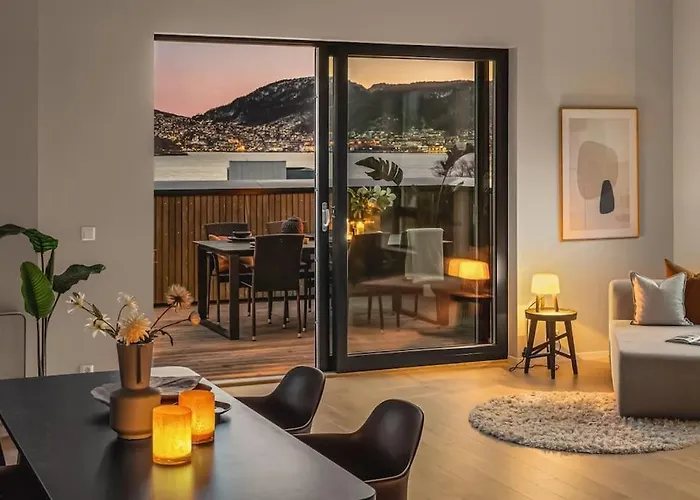 Large Seafront Penthouse Apt! Private Roof Terrace * Μπέργκεν