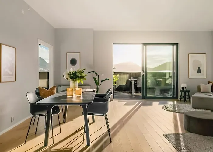 Large Seafront Penthouse Apt! Private Roof Terrace Μπέργκεν